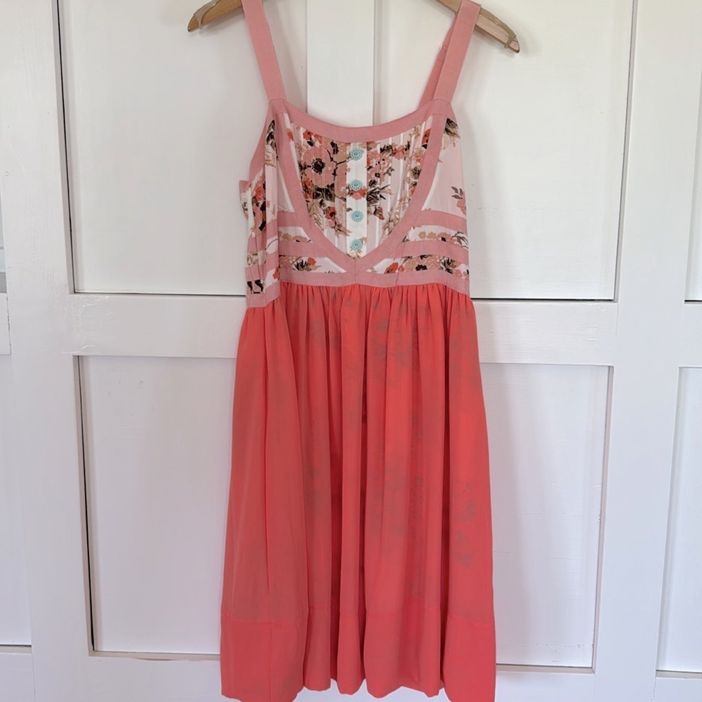 Nwt Matilda Jane SUPER CUTE sundress. Adjustable straps side zip sheer overlay🌼